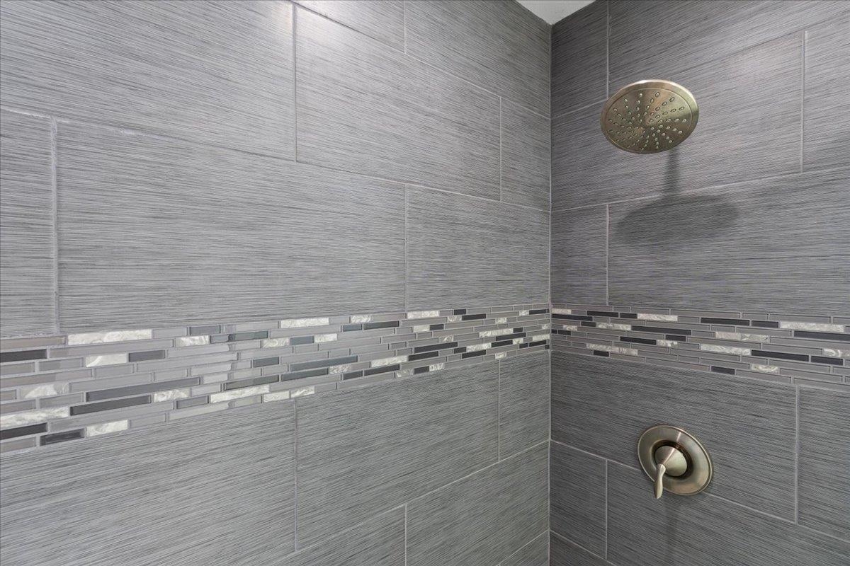 2757 South Kihei Road, Unit 801 Kihei, HI 96753 - Photo 38 of 41 a bathroom with a shower