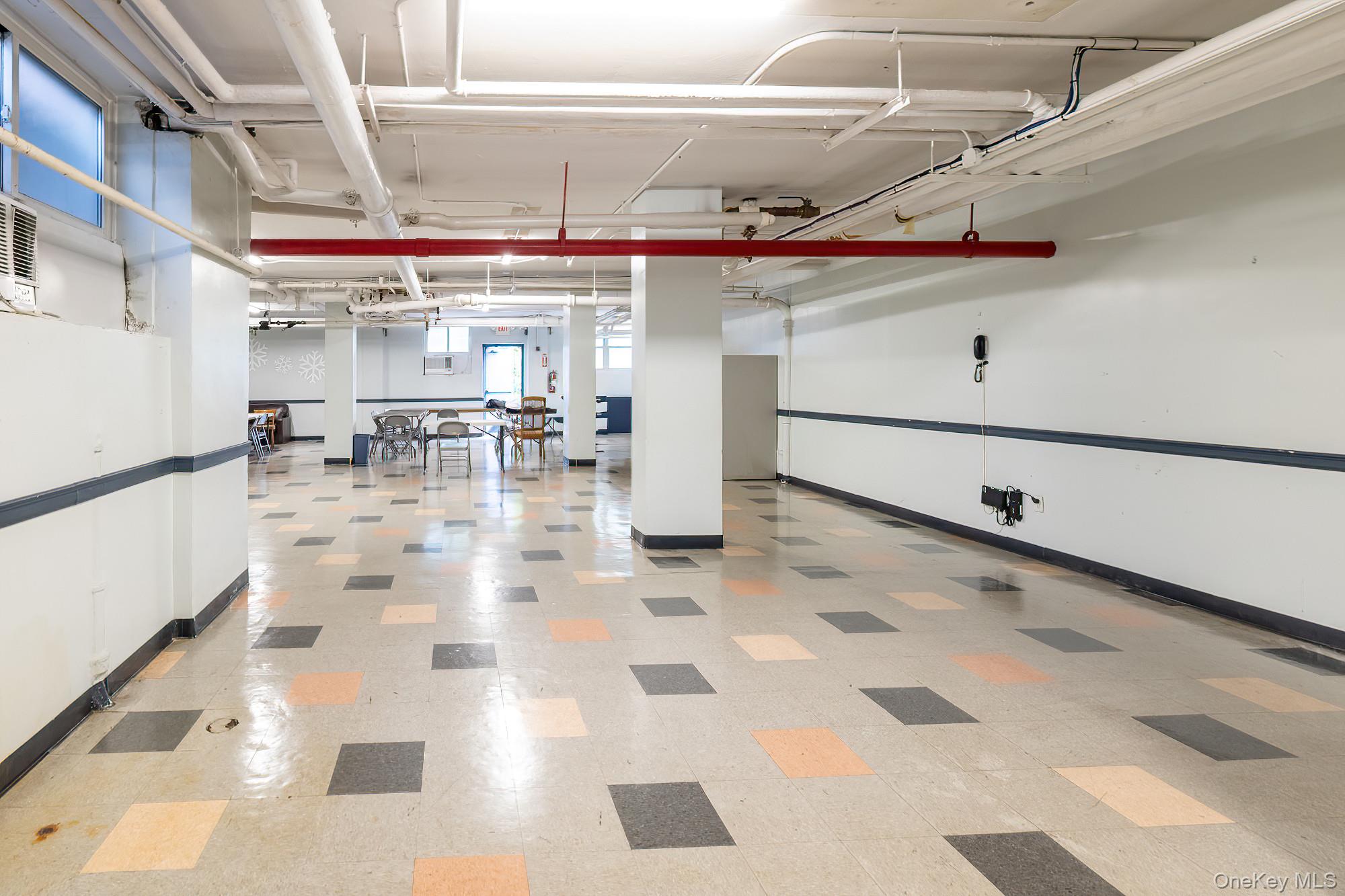 25 Knolls Crescent, Unit 9E Bronx, NY 10463 - Photo 19 of 23 Garage with baseboards