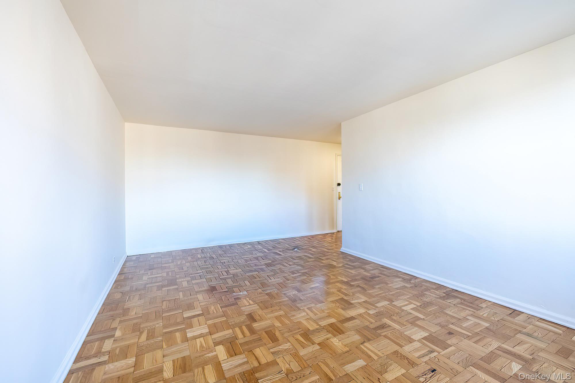 25 Knolls Crescent, Unit 9E Bronx, NY 10463 - Photo 5 of 23 Spare room featuring baseboards