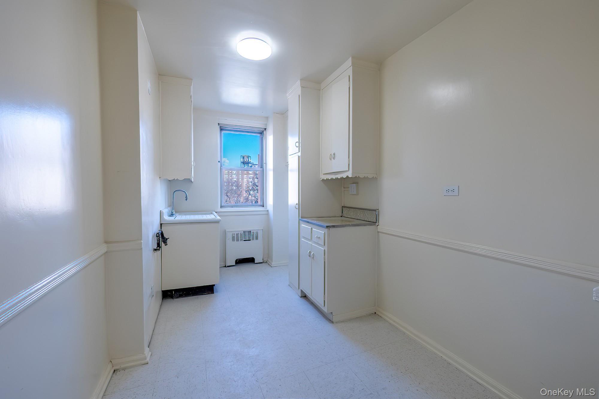 25 Knolls Crescent, Unit 9E Bronx, NY 10463 - Photo 8 of 23 Washroom featuring light floors and radiator