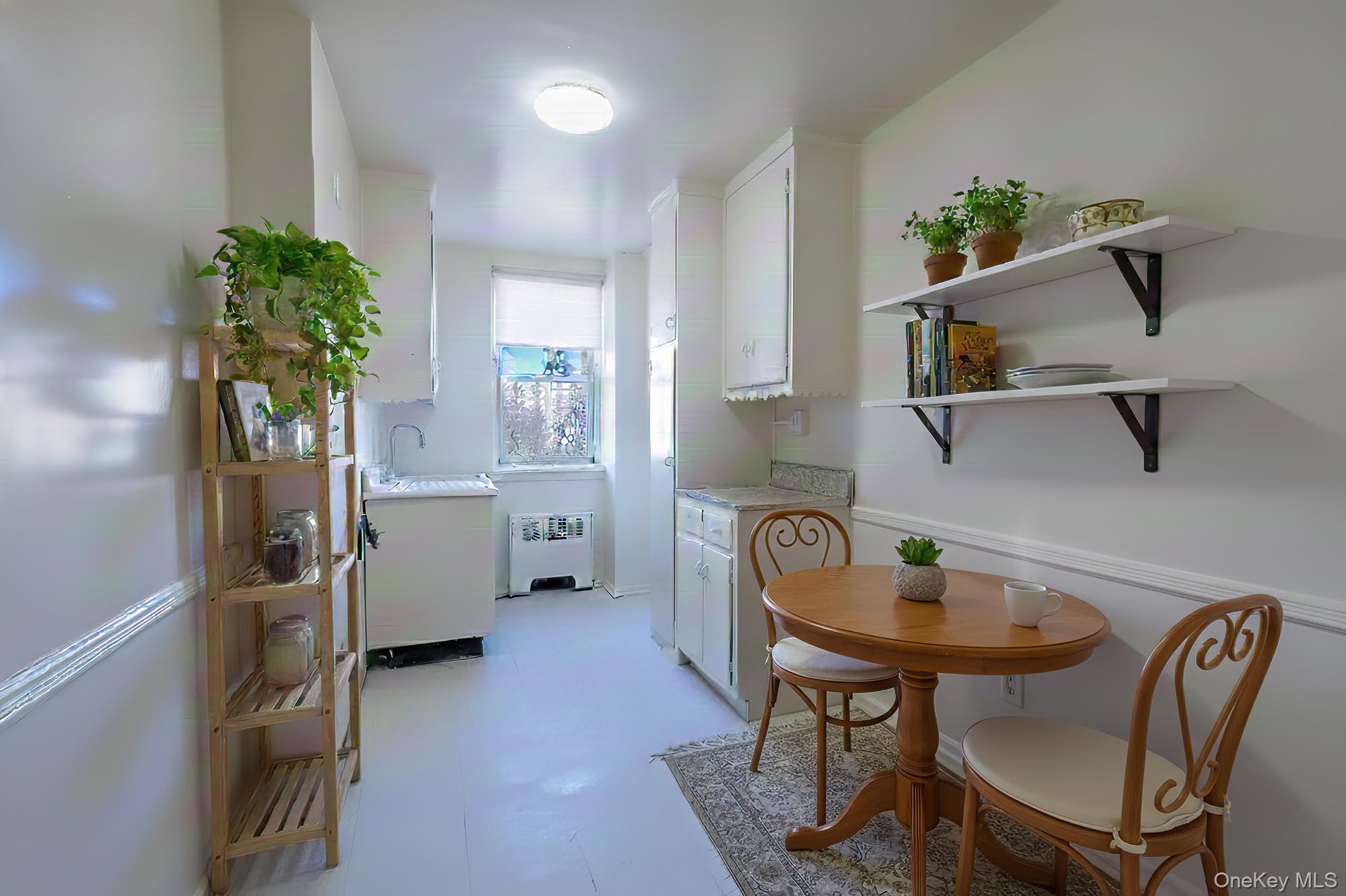 25 Knolls Crescent, Unit 9E Bronx, NY 10463 - Photo 9 of 23 Dining room featuring radiator heating unit