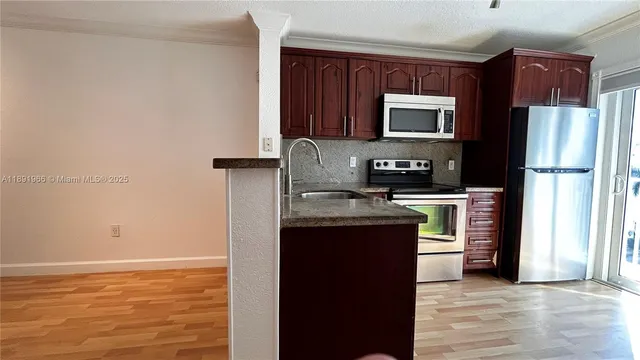 $2,175 | 2575 Southwest 27th Avenue, Unit 507, Miami, FL 33133