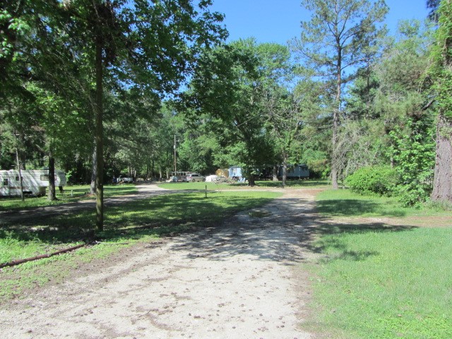84 Lake Road Huntsville, TX 77320 - Photo 18 of 27 circle drive in back of property
