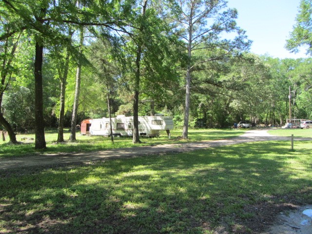 84 Lake Road Huntsville, TX 77320 - Photo 19 of 27 Camper not rental