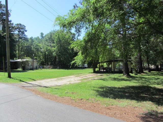 84 Lake Road Huntsville, TX 77320 - Photo 2 of 27 main road view