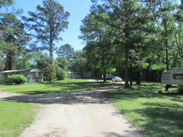 84 Lake Road Huntsville, TX 77320 - Photo 24 of 27 looking toward entrance