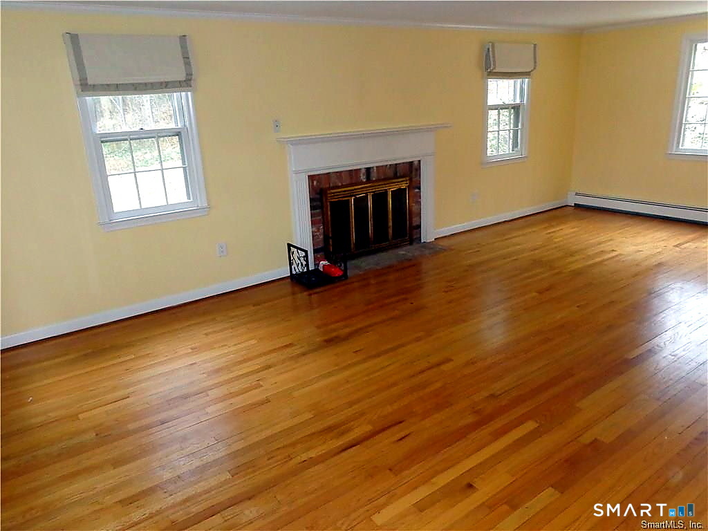 21 Saddle Ridge Drive Simsbury, CT 06092 - Photo 9 of 20