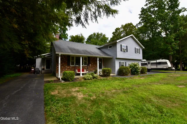 $509,000 | 4 Imperial Lane, Charlton, NY 12019