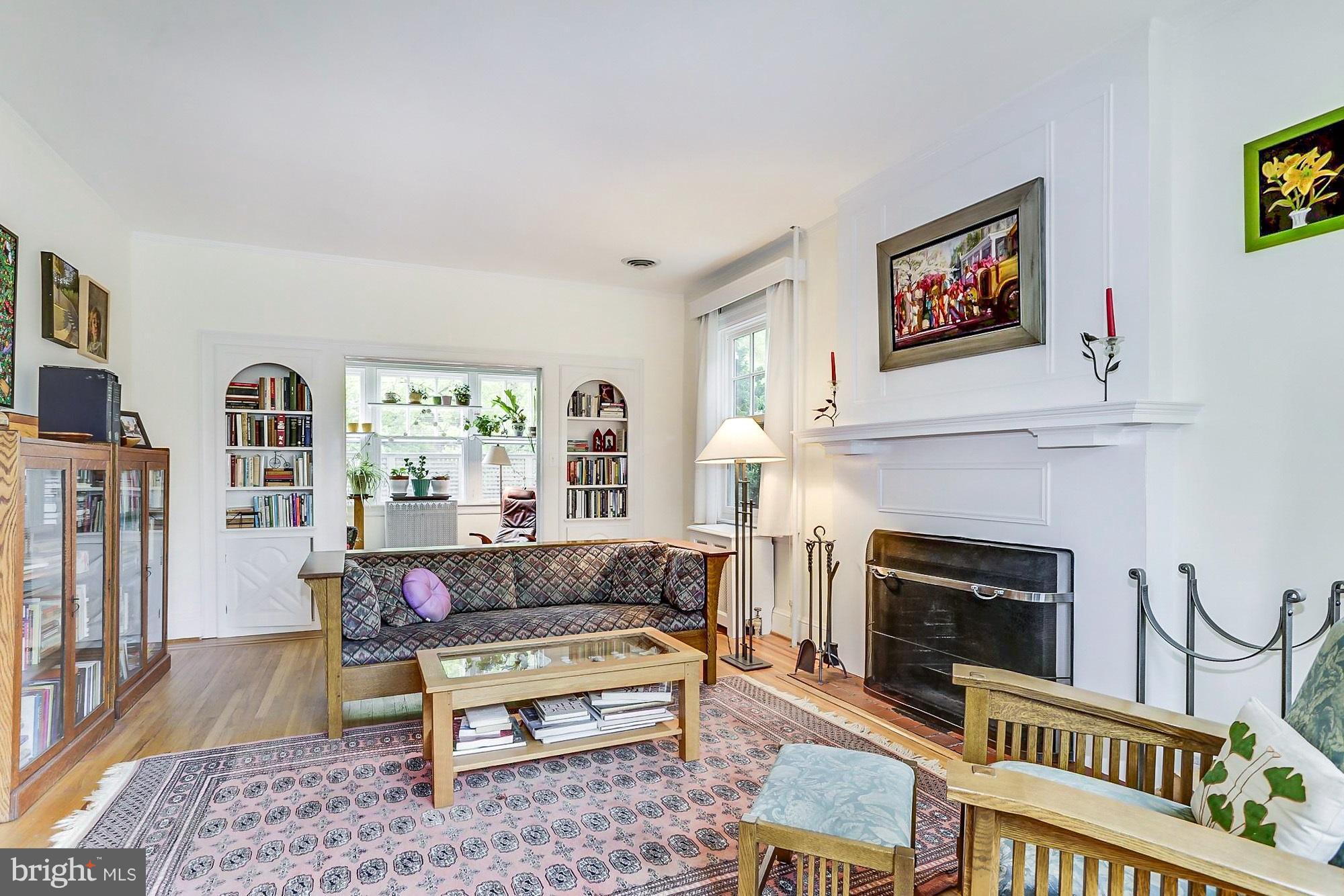 3937 Cloverhill Road Baltimore, MD 21218 - Photo 11 of 27 Living Room
