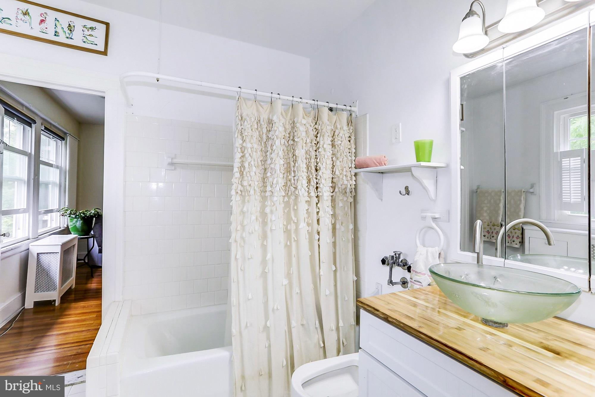 3937 Cloverhill Road Baltimore, MD 21218 - Photo 16 of 27 Bath (Master)