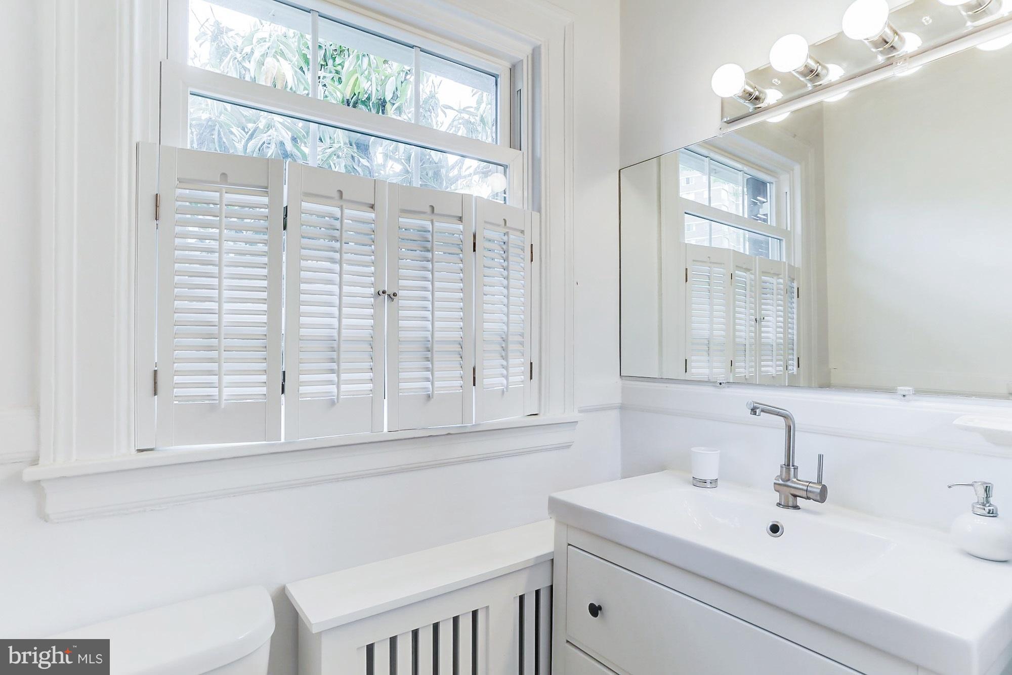 3937 Cloverhill Road Baltimore, MD 21218 - Photo 19 of 27 Bath