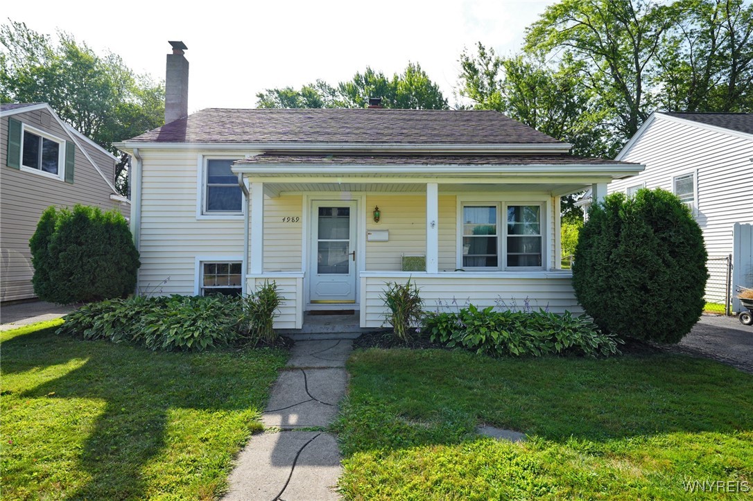 4989 Parkway, Hamburg, NY 14075 Compass