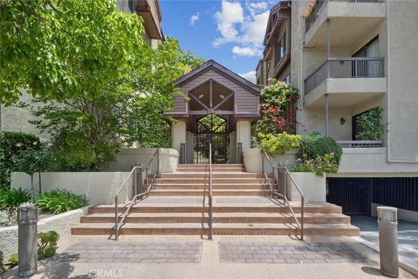 $698,000 | 236 North Louise Street, Unit 104, Glendale, CA 91206