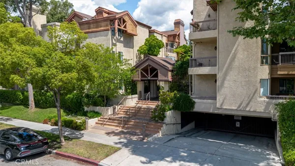 $698,000 | 236 North Louise Street, Unit 104, Glendale, CA 91206