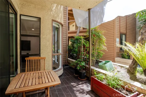 $698,000 | 236 North Louise Street, Unit 104, Glendale, CA 91206