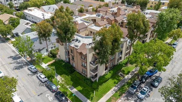 $698,000 | 236 North Louise Street, Unit 104, Glendale, CA 91206
