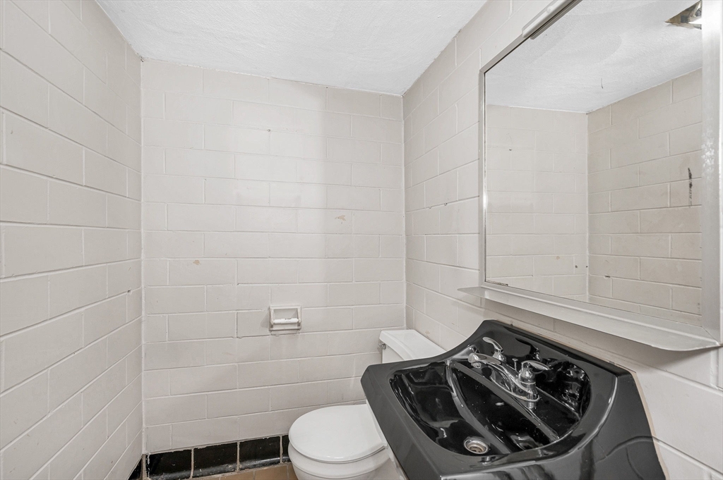 2 Heath Street Billerica, MA 01821 - Photo 33 of 37