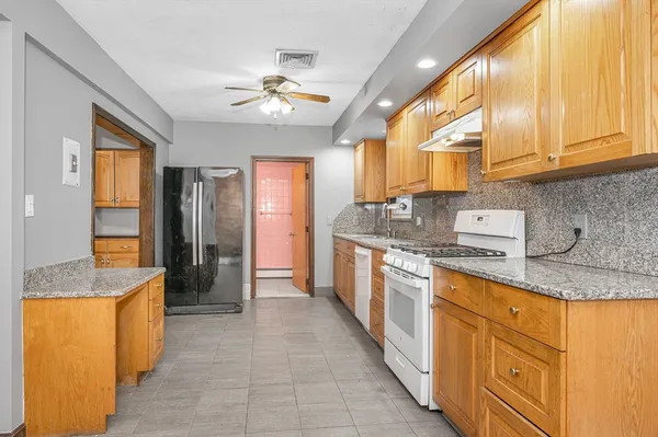 $3,800 | 2 Heath Street, Billerica, MA 01821