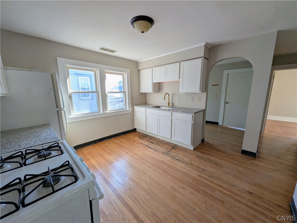 511 Dewitt Street Syracuse, NY 13203 - Photo 7 of 23