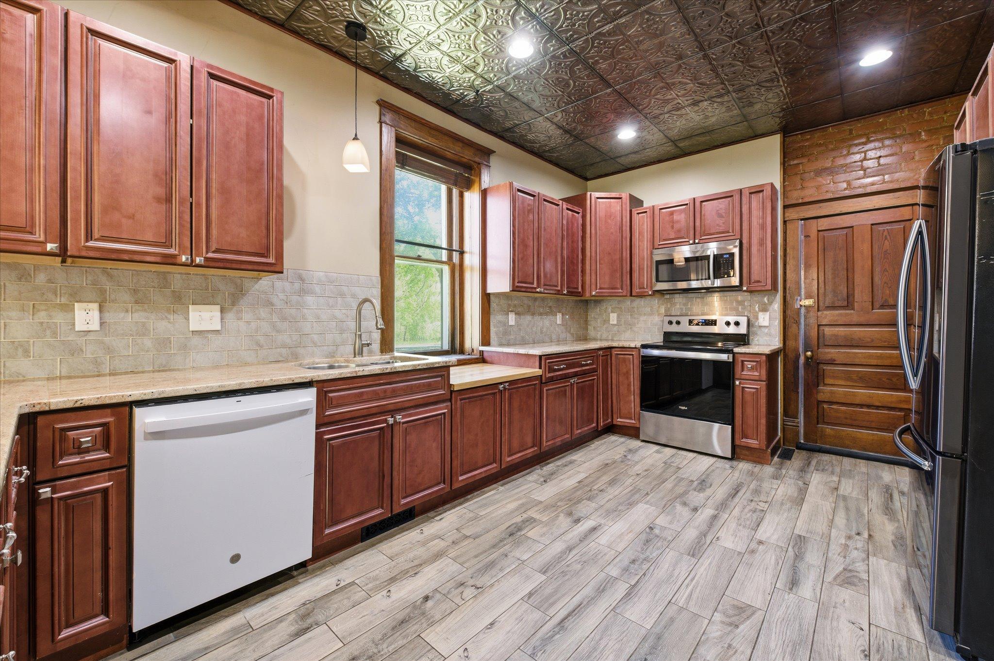 131 Main Street Shakopee, MN 55379 - Photo 2 of 20
