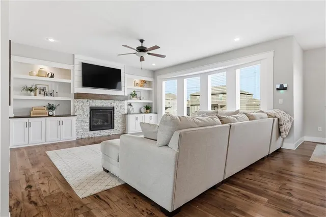 $639,900 | 2008 Northeast 114th Street, Kansas City, MO 64155