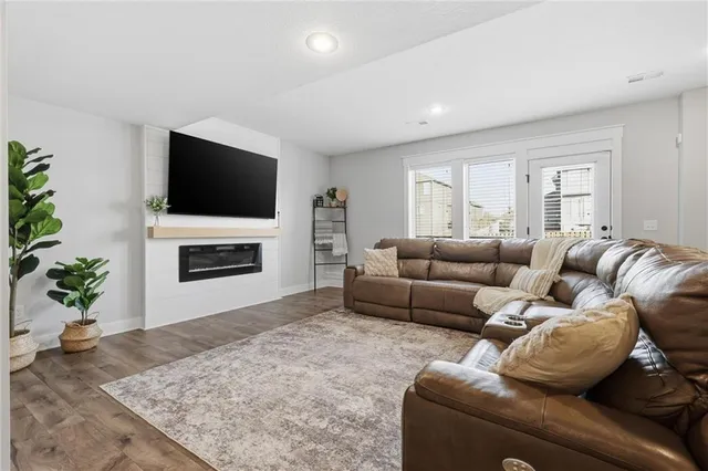 $639,900 | 2008 Northeast 114th Street, Kansas City, MO 64155