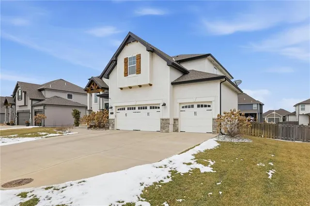 $639,900 | 2008 Northeast 114th Street, Kansas City, MO 64155