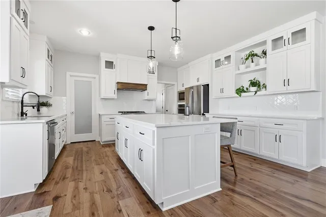 $639,900 | 2008 Northeast 114th Street, Kansas City, MO 64155