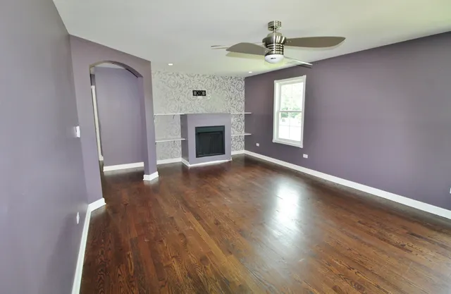 a view of a livingroom with furniture and windows