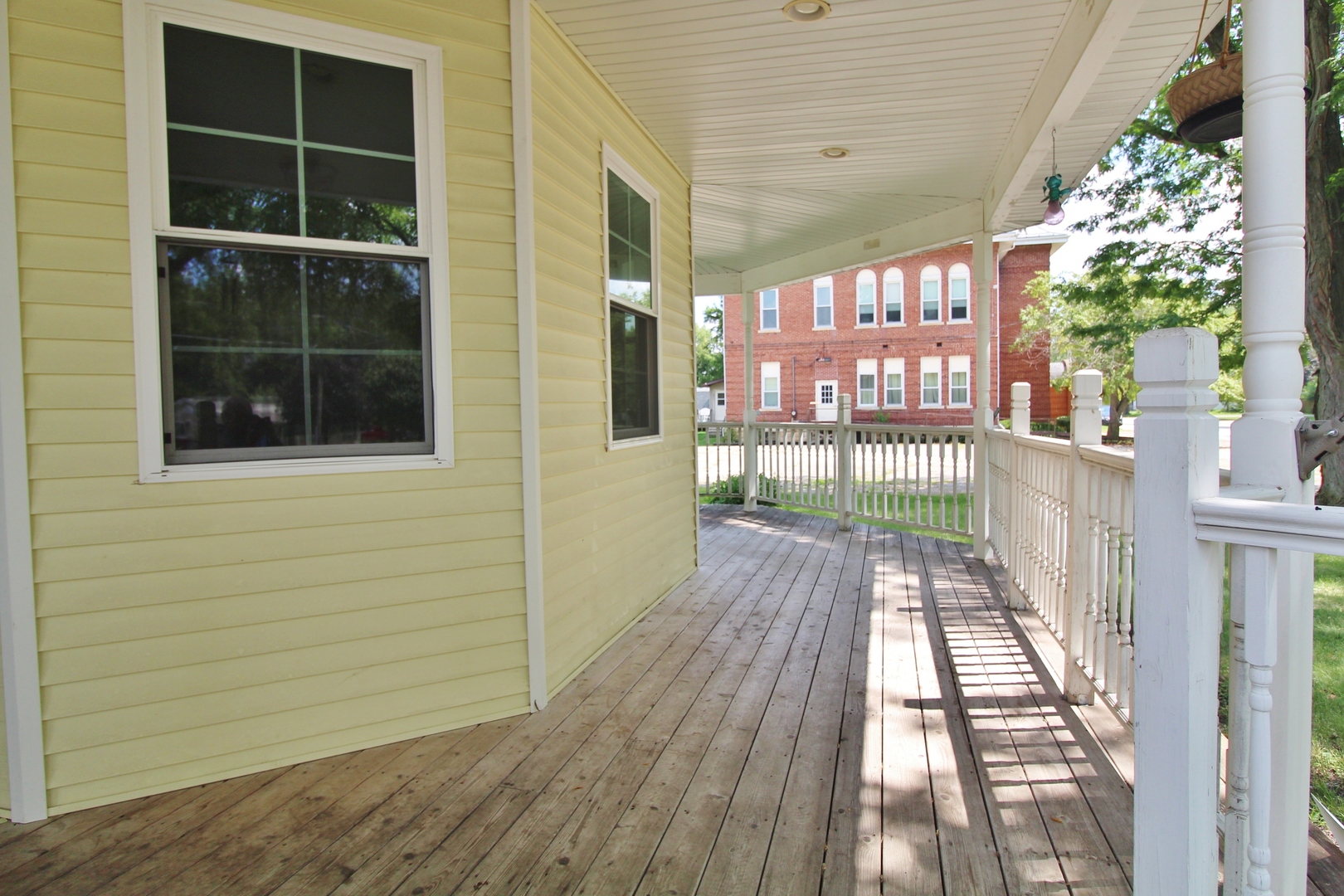 187 West Union Street Seneca, IL 61360 - Photo 4 of 51 a view of porch with a porch