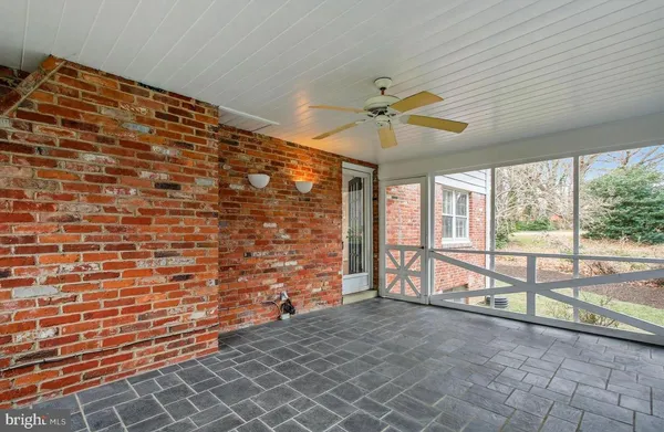 a view of garage with a white house