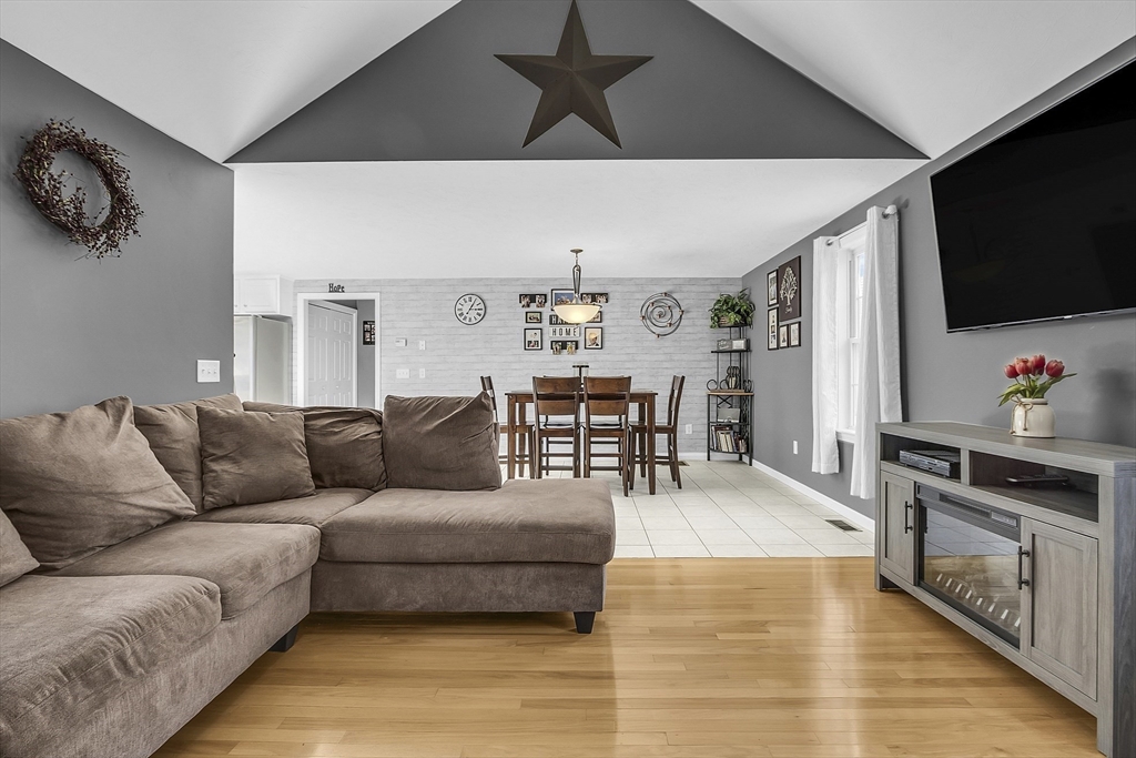 54 Red Barn Road Holden, MA 01520 - Photo 14 of 42 Gallery Image 14