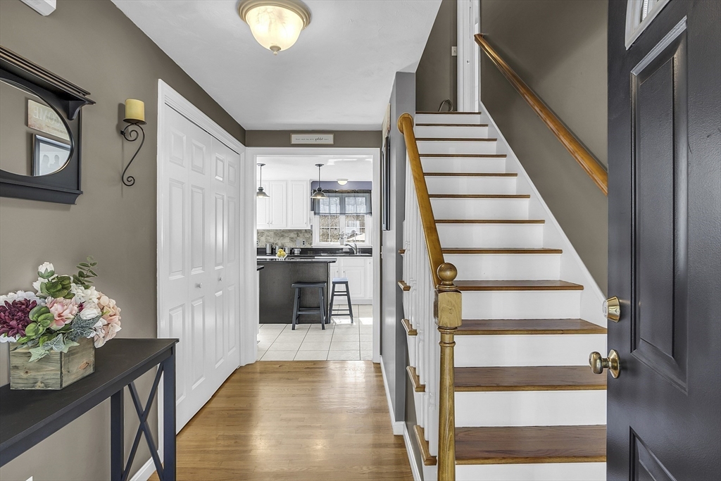 54 Red Barn Road Holden, MA 01520 - Photo 4 of 42 Gallery Image 4