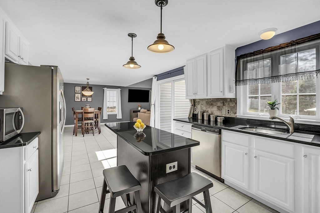 54 Red Barn Road Holden, MA 01520 - Photo 6 of 42 Gallery Image 6