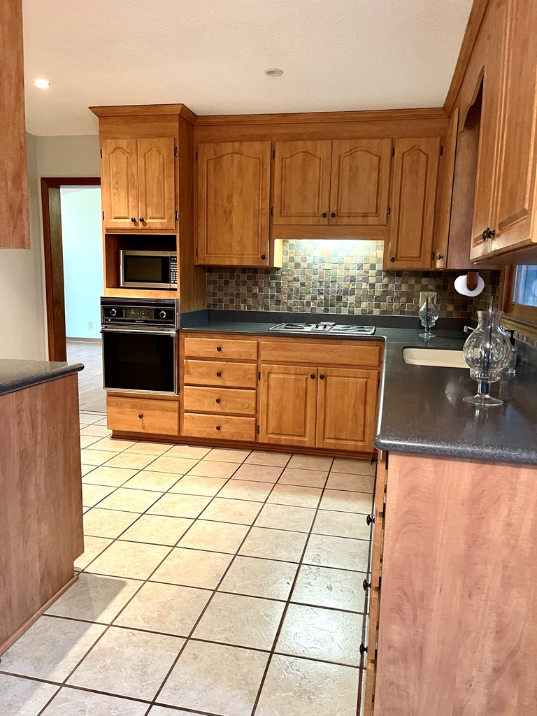 127 Bridge Point Road Greenwood, SC 29649 - Photo 5 of 17 Gallery Image 5