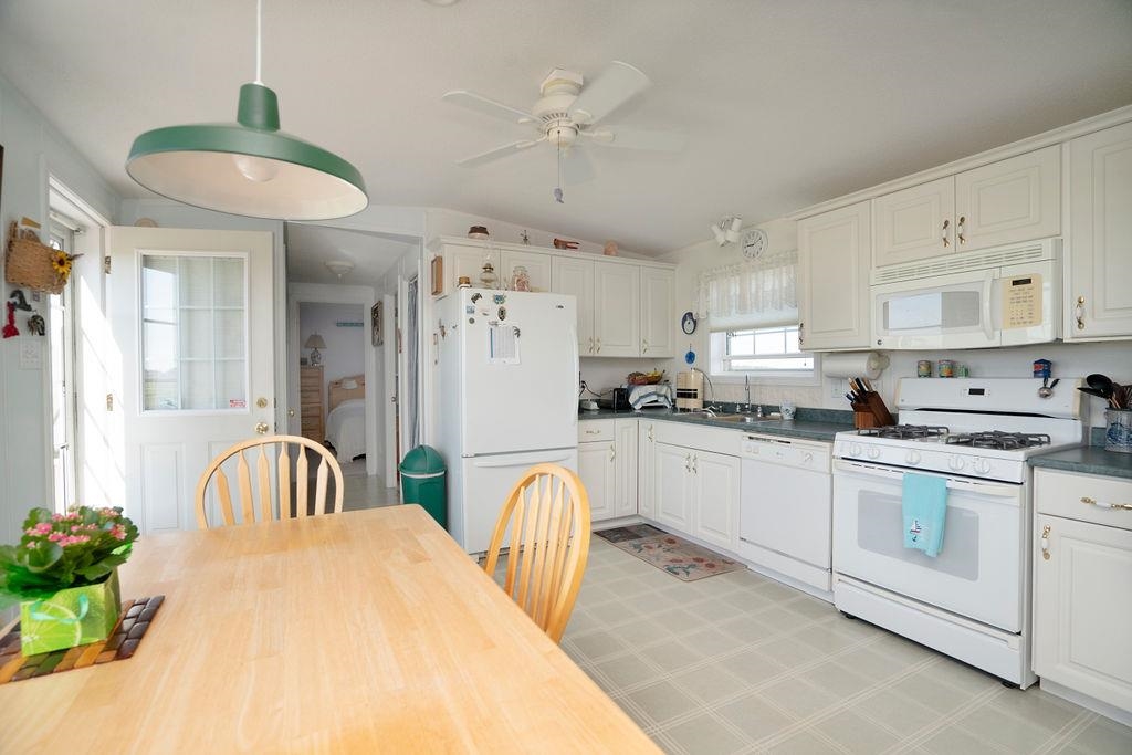 27 Cross Beach Road Seabrook, NH 03874 - Photo 5 of 29
