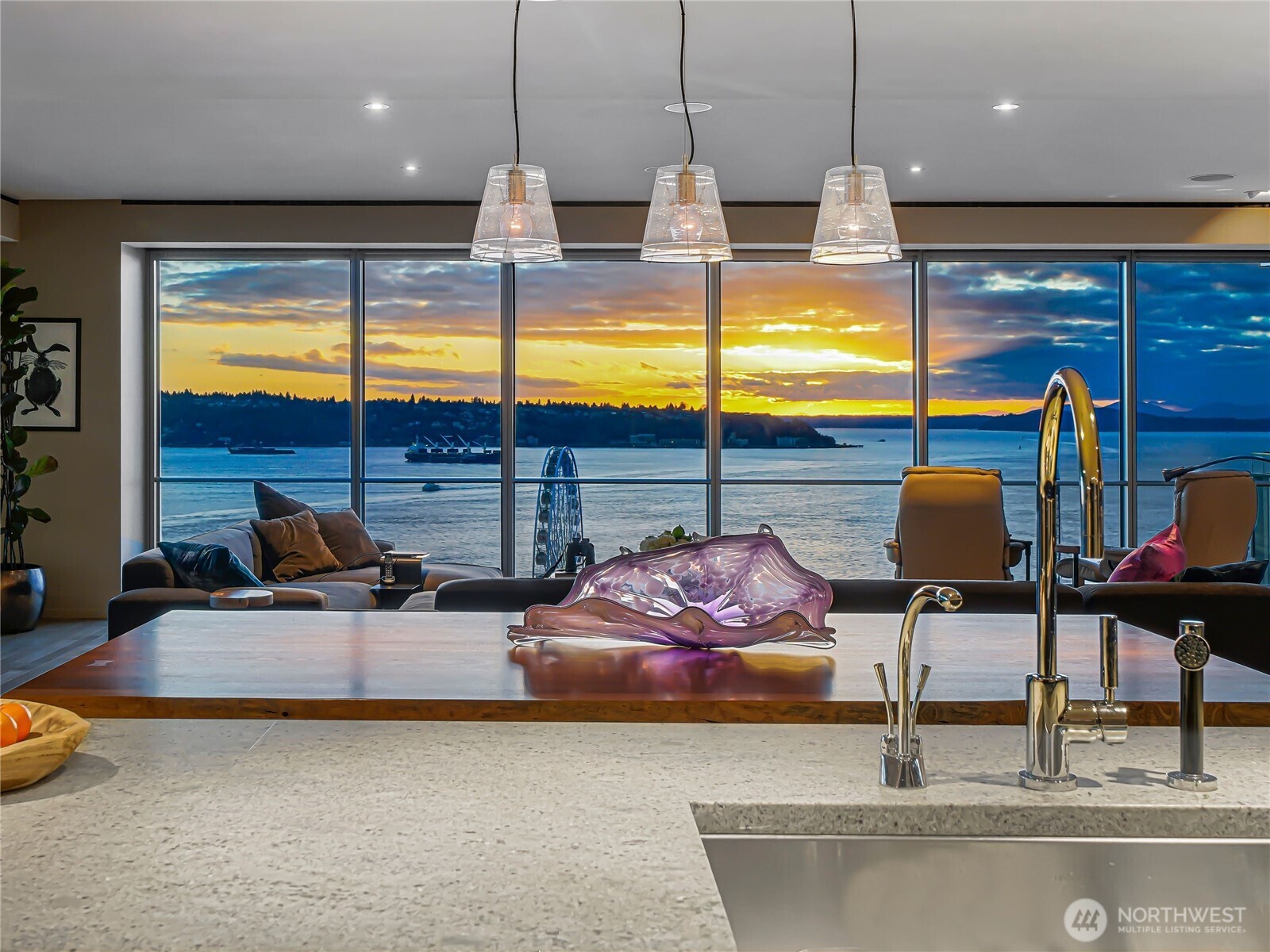 99 Union Street, Unit 1102 Seattle, WA 98101 - Photo 4 of 34