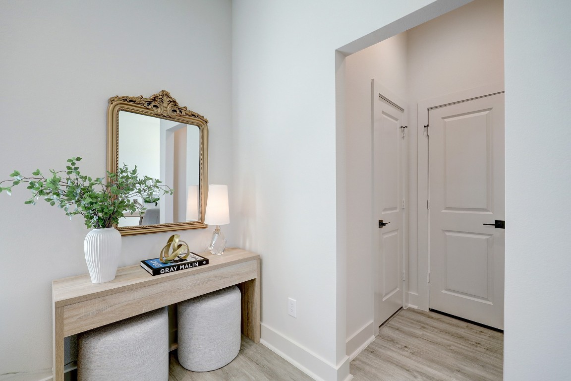 5242 Texas Street Houston, TX 77011 - Photo 18 of 27 a view of bathroom with sink and mirror