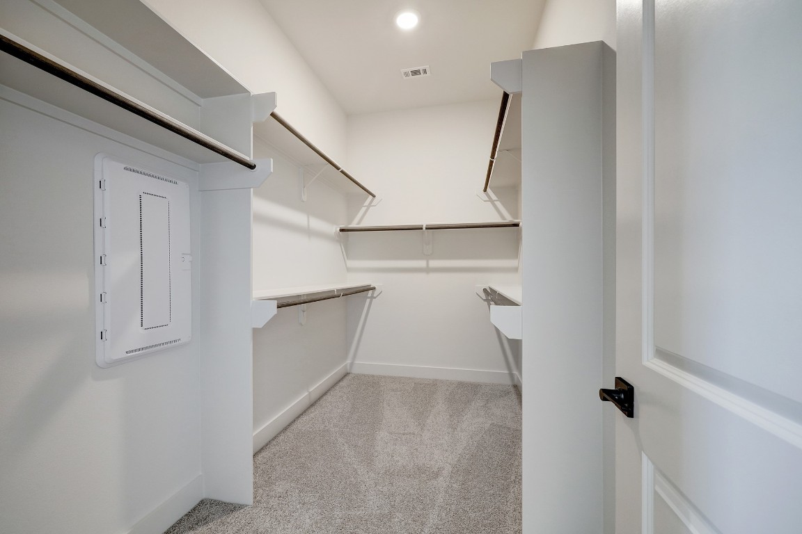 5242 Texas Street Houston, TX 77011 - Photo 23 of 27 a view of closet