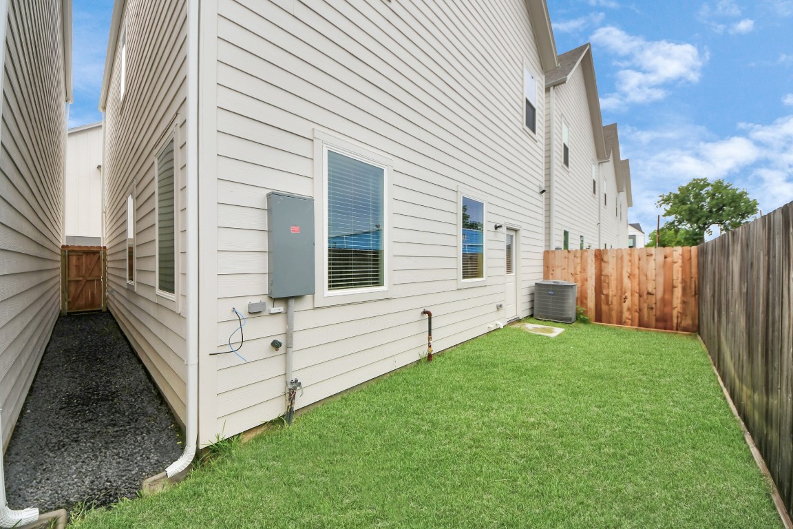 5242 Texas Street Houston, TX 77011 - Photo 24 of 27 a view of a house with backyard