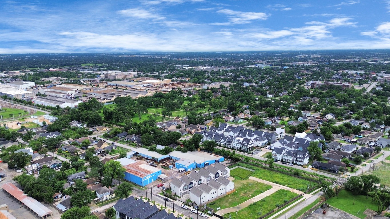 5242 Texas Street Houston, TX 77011 - Photo 27 of 27 an aerial view of residential houses with outdoor space