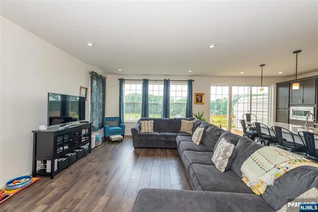 $4,300 | 601 Charleston Drive, Unit 601, Monroe Township, NJ 08831