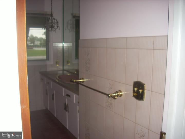 893 Bear Tavern Road Ewing, NJ 08628 - Photo 10 of 21 Gallery Image 10