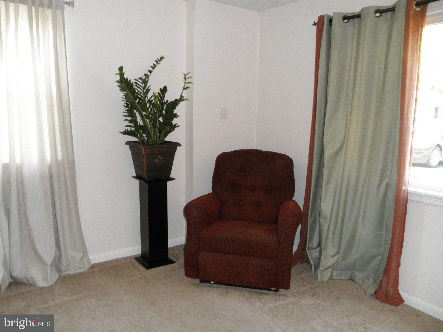 445 Manor Road Hatboro, PA 19040 - Photo 11 of 25 Living Room