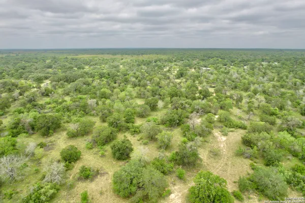 $2,881,320 | 7711 Devine Tx 78016, Devine, TX 78016