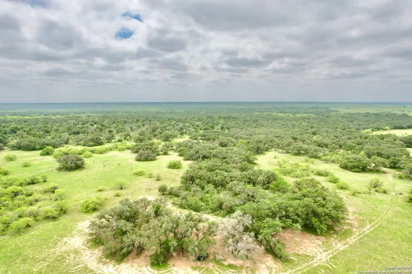 $2,881,320 | 7711 Devine Tx 78016, Devine, TX 78016