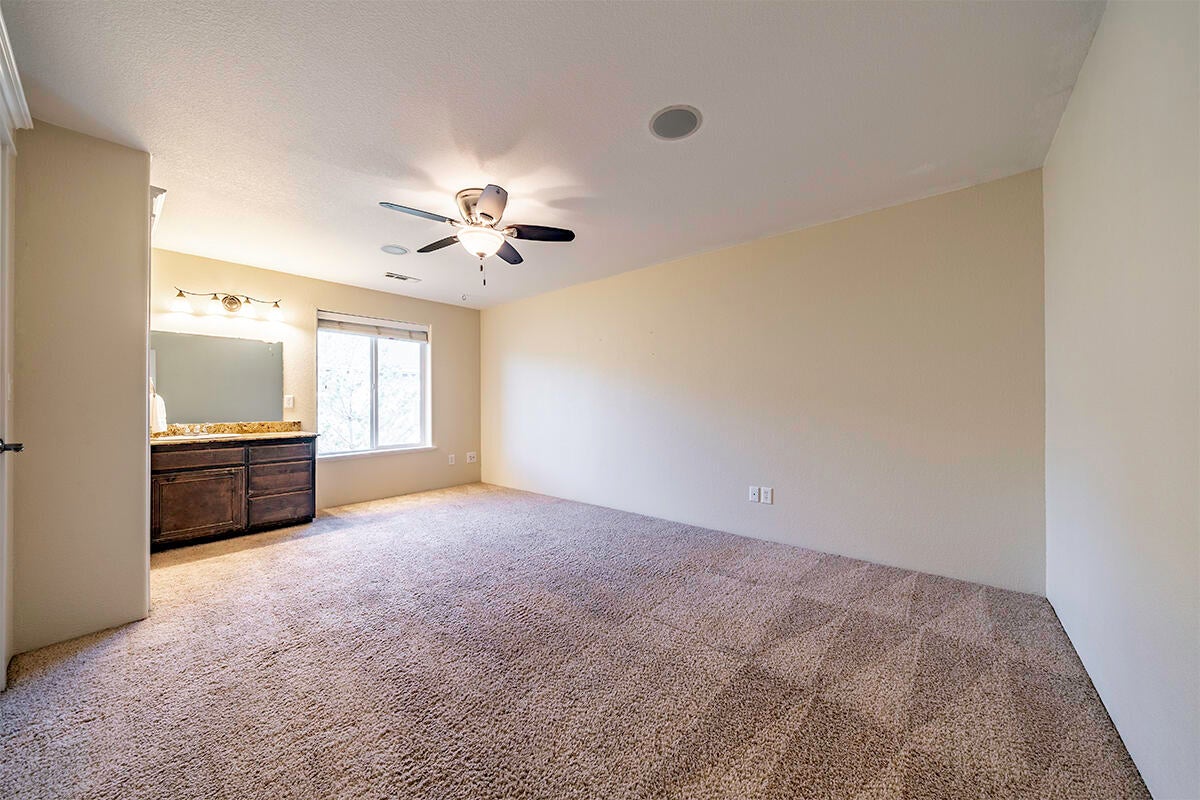 4201 Falcon Ridge Terrace Medford, OR 97504 - Photo 29 of 44 Bedroom 2