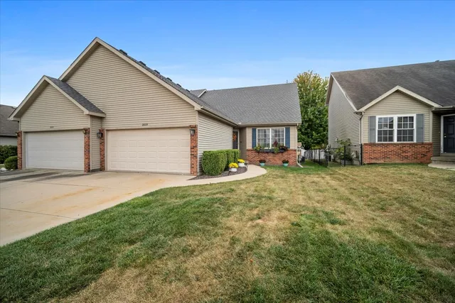 $285,000 | 3509 Bally Ford Drive, Bloomington, IL 61704