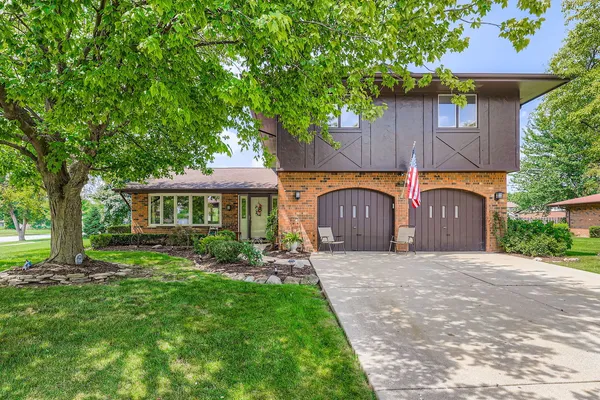 $489,900 | 136 Caryville Lane, Schaumburg, IL 60193