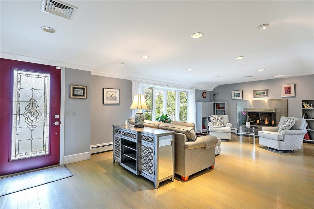35 Winfield Road Providence, RI 02906 - Photo 4 of 47 Gallery Image 4